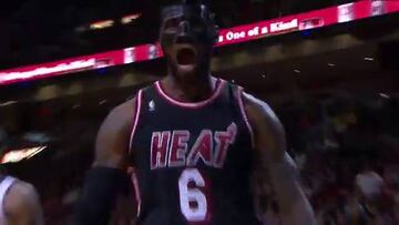 ¡El enmascarado LeBron voló para el mate de la noche!