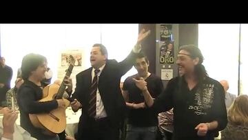 Peña Alameda de Osuna: Camela interpreta " Como no te voy a querer"