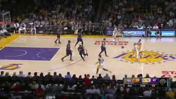 Lakers vencen a Suns con un enorme Kaman