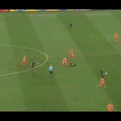 La criminal patada de De Jong a Xabi Alonso en Sudáfrica