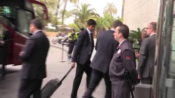 Villa reconoce a una seguidora culé que rompe a llorar