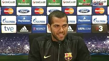 Alves: "Figo sólo saca las bolas calientes para el Barcelona"