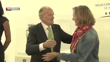 España empieza el camino por Sevilla en busca de la alegría