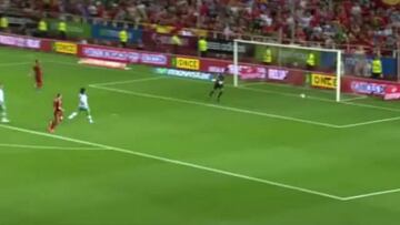 ¡Para qué tirarse, debió pensar el portero de Bolivia en el 2-0!