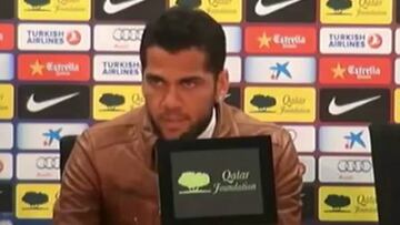 Las 'perlitas' de Dani Alves frente a los micrófonos