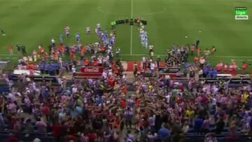El Atleti recibió en el Calderón su ansiada Copa de Liga