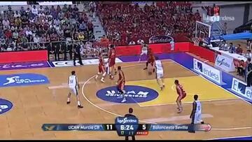 El Murcia destroza a un Sevilla que aún no conoce la victoria