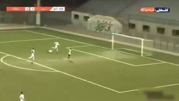 ¡Se regatea a medio equipo contrario y marca un golazo!