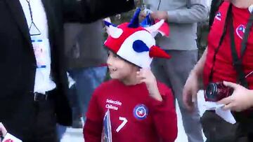 El colorido de la hinchada chilena en el Monumental