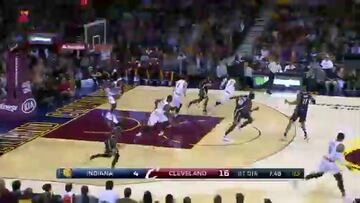 ¡Genial asistencia de LeBron, pasa el balón sin mirar!