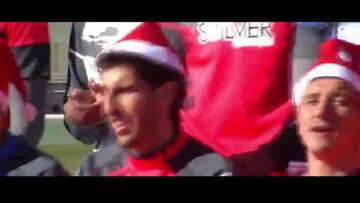 "Colocho" Iturra cantó en el saludo navideño del Granada