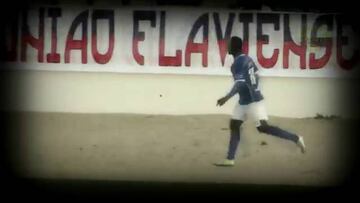 Celebró su gol con un 'cara pálida' y lo expulsaron