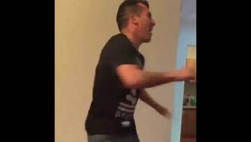 El peculiar baile navideño del 'Pitbull'