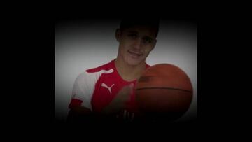 Alexis Sánchez demostró sus habilidades en el básquetbol