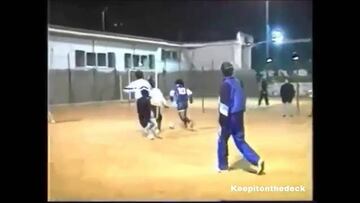 Revelan video inédito del "10" jugando futbolito