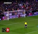 Bacca anota un penal y falla otro en caída del Sevilla ante Valencia