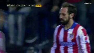 Mascherano hizo falta fuera del área en el penalti del 2-1...