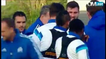 Bielsa agarró a besos a uno de sus pupilos predilectos