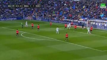 Posible penalti a Bale tras un forzejeo con Xabi Prieto