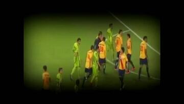 ¡Le lanzó un escupo a su rival y el árbitro ni se enteró!