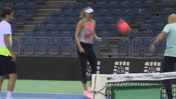 Sharapova sorprendió con sus grandes dotes para el fútbol