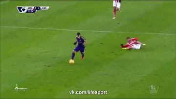 El City golea al Stoke pero no acorta distancias al Chelsea