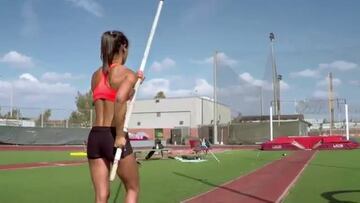 El impresionante salto con garrocha de Allison Stokke