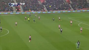 Coutinho y Sterling acercan al Liverpool a la zona Champions