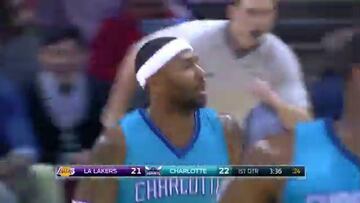 Los Hornets ganan y siguen en la lucha por estar en los playoffs