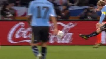 Forlán: “A Uruguay le gusta ser el verdugo de los locales"