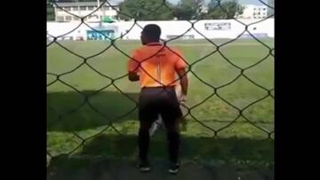 Juez de línea sorprendió con curioso baile para la galería