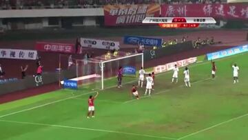 ¡Le anularon este golazo por culpa de su compañero!