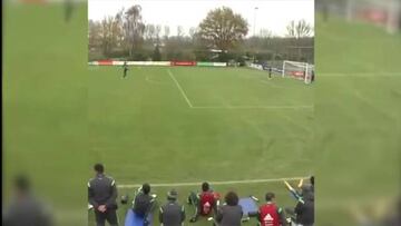 ¡Qué volea de Raúl Jiménez en el entrenamiento de México!