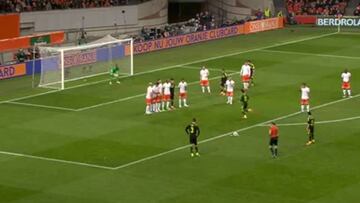 Piqué se pidió la falta con Silva, Cazorla y Cesc en el campo