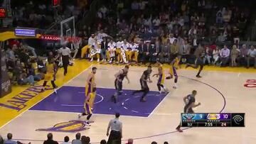 Anthony Davis (20) no pierde la esperanza de estar en playoffs