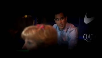 Fanática se volvió loca tras recibir camiseta de Bravo