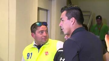 La paciencia de Paredes para sacarse fotos con sus fans