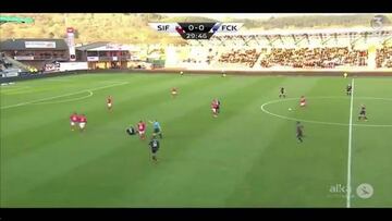 ¡Casi le sacó el tobillo y sólo recibió tarjeta amarilla!