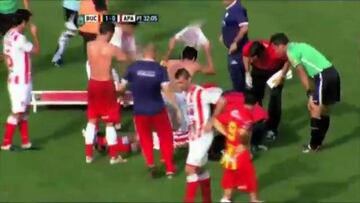 Jugador se desplomó en medio del partido y falleció