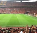 Mondragón es ovacionado por la hinchada del Galatasaray