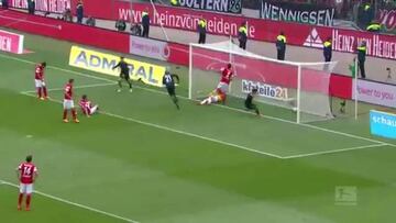 Friburgo se fue a la B con este insólito y torpe autogol