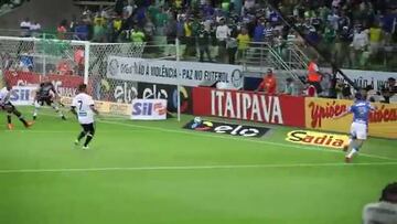 Las dos geniales asistencias de Valdivia en duelo del Palmeiras