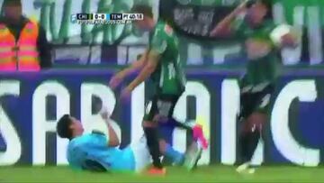 "Laucha" Arias fue expulsado por un grosero codazo