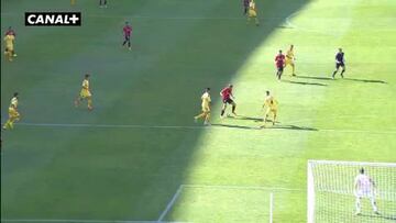 El Girona vence con diez y está más cerca del ascenso directo