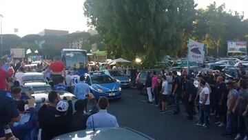 Increíble recibimiento de los ultras el último día de Benítez