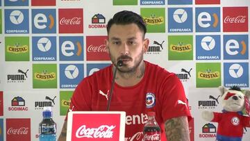 ¿Qué dijo Pinilla que desató las risas en la sala de prensa?