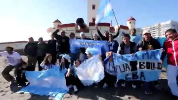 Hinchas argentinos esperan el debut de su Selección