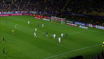 La dudosa jugada que pudo ser un penalti decisivo para México