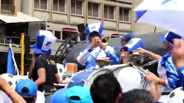 Pasión y aliento: Los hinchas celebran el cumpleaños 69