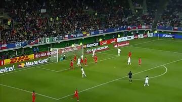 Atajadón de Gallese ante el cabezazo de Moreno Martins